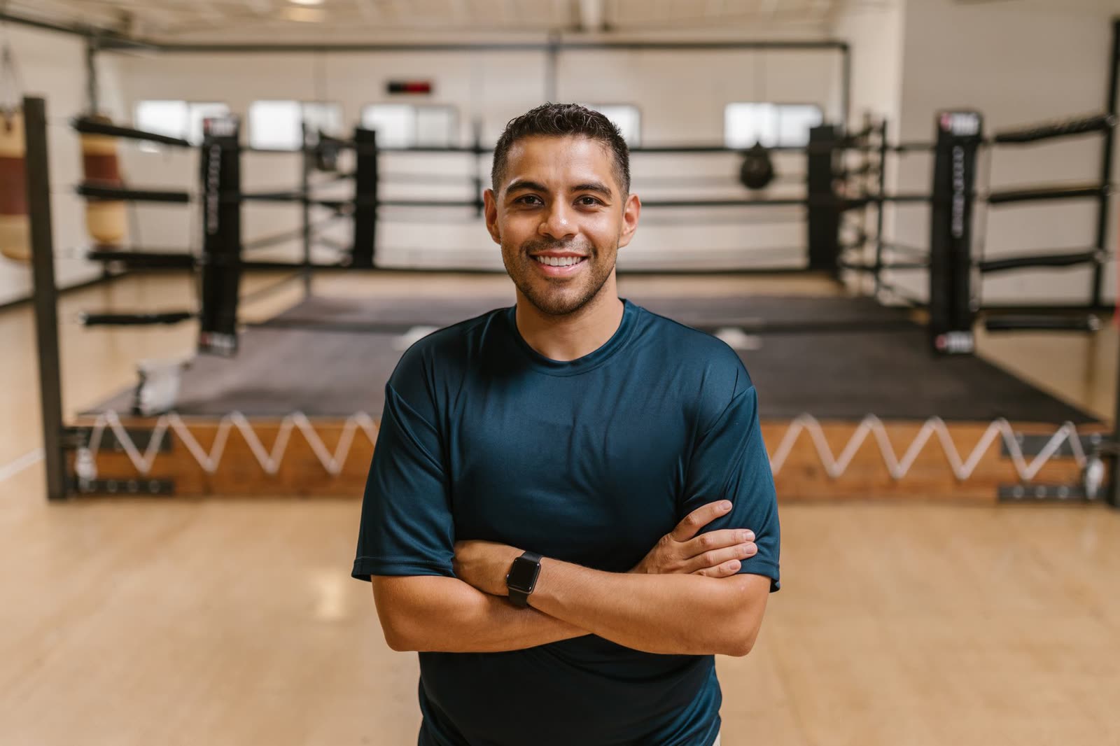 Portrait de Marc Ferreira devant le ring