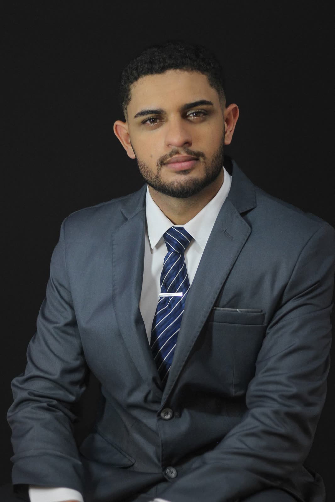 Portrait de Julien Roques, avocat collaborateur